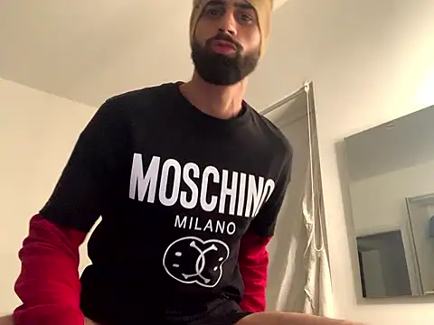 Snapshot of hugoprada chatting on 12.08.24 hugoprada online show from 12.08.24