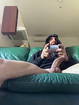 Snapshot of hugoprada chatting on 12.24.24 hugoprada online show from 12.24.24