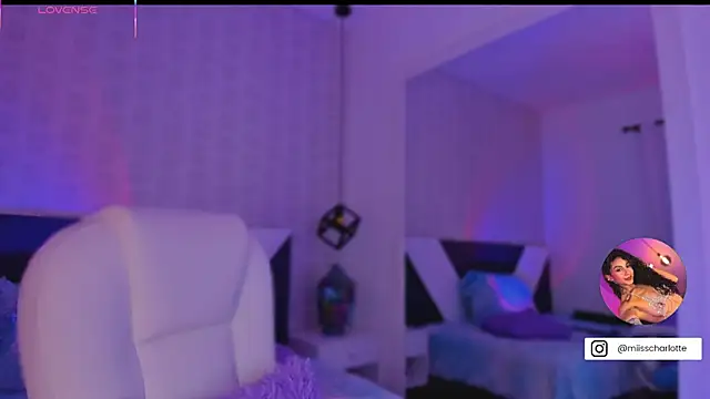 Snapshot of MiissCharlotte chatting on 11.10.25 MiissCharlotte online show from 11.10.25