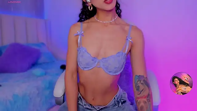 Snapshot of MiissCharlotte chatting on 11.12.25 MiissCharlotte online show from 11.12.25