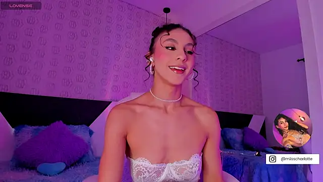Snapshot of MiissCharlotte chatting on 11.28.25 MiissCharlotte online show from 11.28.25
