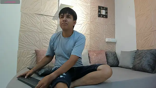 Snapshot of aron_alexa chatting on 12.03.25 aron alexa online show from 12.03.25