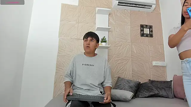 Snapshot of aron_alexa chatting on 12.16.25 aron alexa online show from 12.16.25