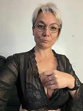 Snapshot of marinella07 chatting on 06.12.26 marinella07 online show from 06.12.26