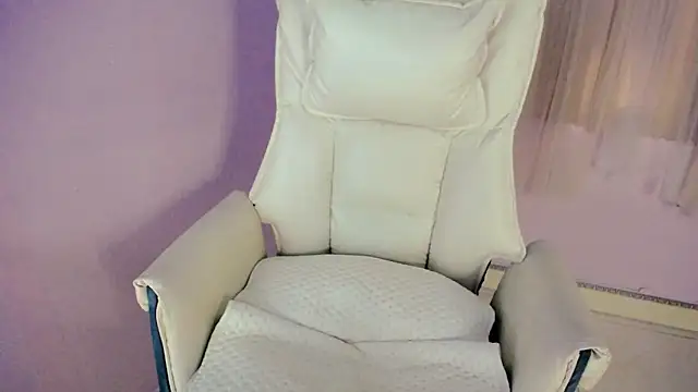 Snapshot of __18Angel__ chatting on 10.28.25 18Angel online show from 10.28.25