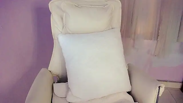 Snapshot of __18Angel__ chatting on 11.19.25 18Angel online show from 11.19.25