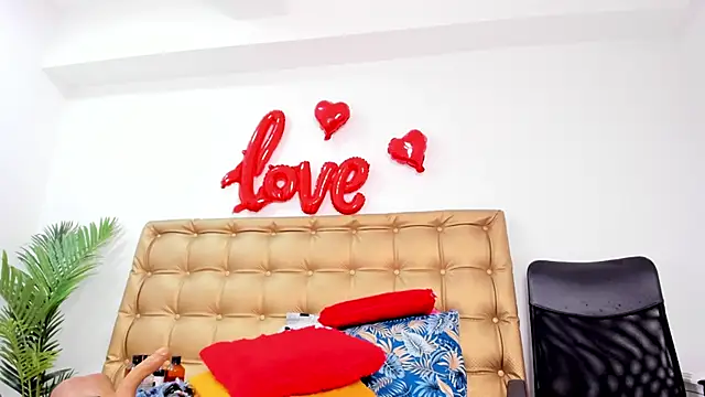 sophie-newton online show from 03.01.25