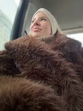 Snapshot of NewLale chatting on 12.21.25 NewLale online show from 12.21.25