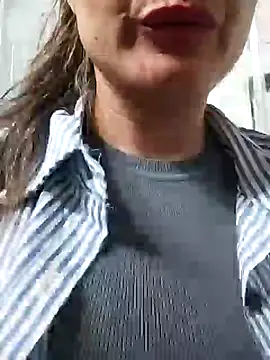 Snapshot of sweetfantasyy69 chatting on 12.17.24 sweetfantasyy69 online show from 12.17.24