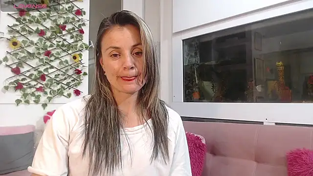 Snapshot of sweetfantasyy69 chatting on 03.21.25 sweetfantasyy69 online show from 03.21.25