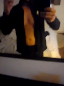 Snapshot of Guitccch chatting on 11.11.25 Guitccch online show from 11.11.25