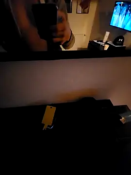 Snapshot of Guitccch chatting on 11.22.25 Guitccch online show from 11.22.25