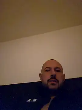 Snapshot of Guitccch chatting on 11.26.25 Guitccch online show from 11.26.25