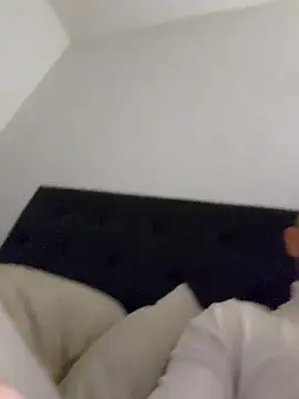 Snapshot of Guitccch chatting on 11.27.25 Guitccch online show from 11.27.25