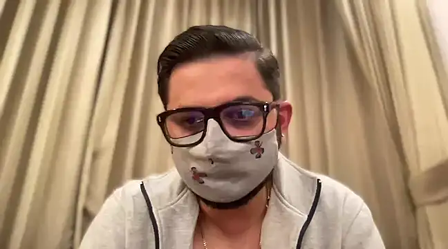 Snapshot of slavekinky001 chatting on 12.27.24 slavekinky001 online show from 12.27.24