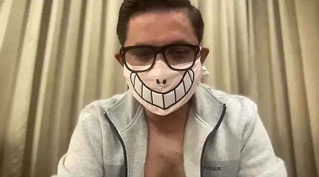 Snapshot of slavekinky001 chatting on 12.30.24 slavekinky001 online show from 12.30.24