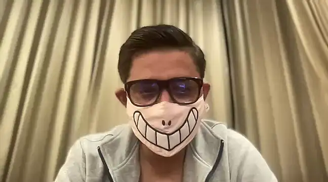 Snapshot of slavekinky001 chatting on 12.31.24 slavekinky001 online show from 12.31.24