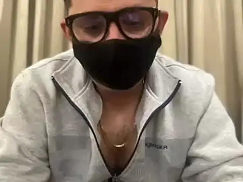 Snapshot of slavekinky001 chatting on 01.15.25 slavekinky001 online show from 01.15.25