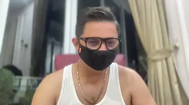 Snapshot of slavekinky001 chatting on 02.26.25 slavekinky001 online show from 02.26.25