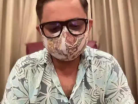 Snapshot of slavekinky001 chatting on 09.10.25 slavekinky001 online show from 09.10.25