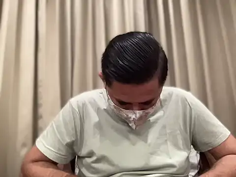 Snapshot of slavekinky001 chatting on 10.31.25 slavekinky001 online show from 10.31.25