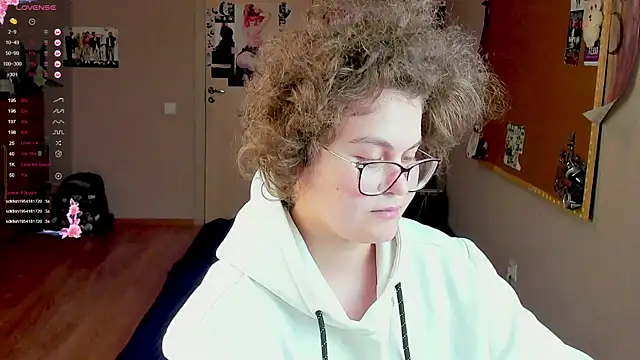 Snapshot of Sashy_Way chatting on 12.19.24 Sashy Way online show from 12.19.24