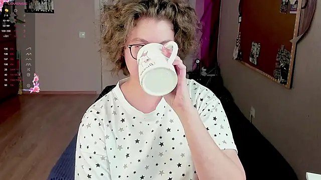 Snapshot of Sashy_Way chatting on 02.13.25 Sashy Way online show from 02.13.25