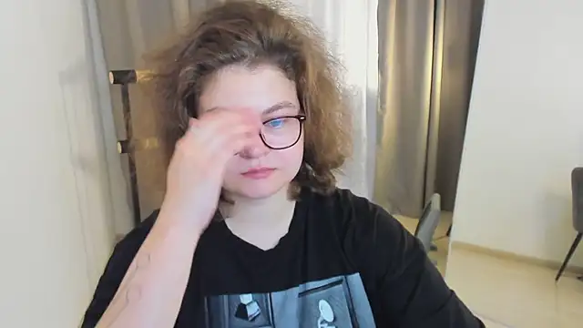 Snapshot of Sashy_Way chatting on 09.18.25 Sashy Way online show from 09.18.25