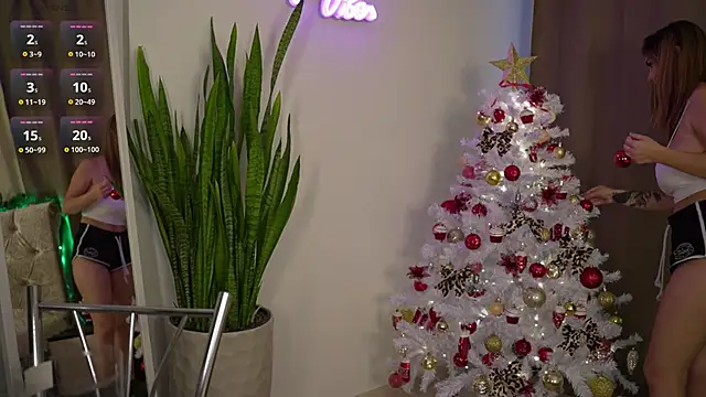 Snapshot of LindaWarners chatting on 12.03.24 LindaWarners online show from 12.03.24