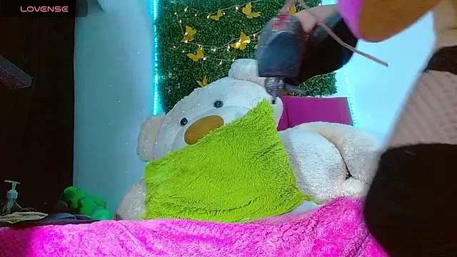 Snapshot of Deepselena8 chatting on 11.09.25 Deepselena8 online show from 11.09.25