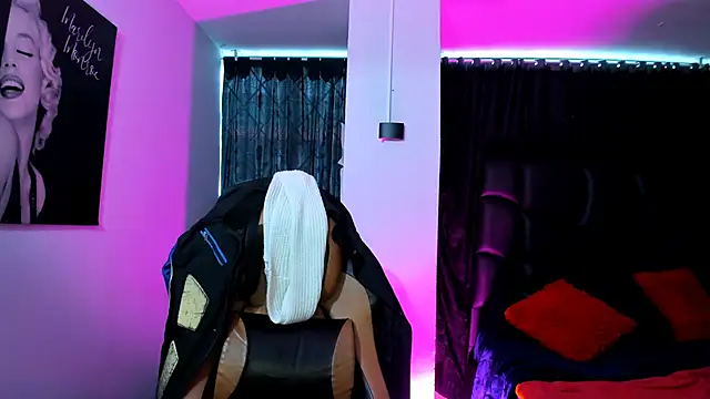 martina foxy  online show from 02.10.25