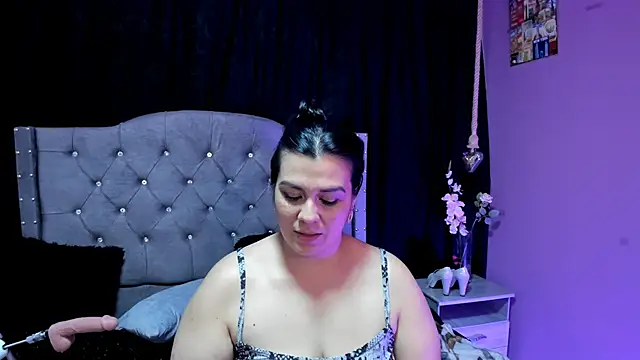 martina foxy  online show from 02.21.25