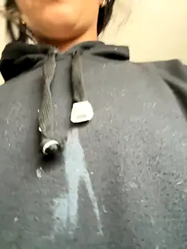 Snapshot of Mila_Morgan chatting on 11.19.25 Mila Morgan online show from 11.19.25