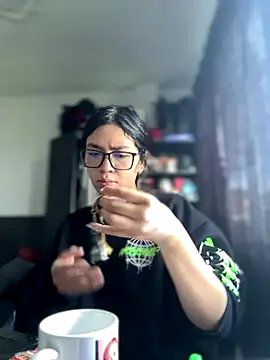 Snapshot of Mila_Morgan chatting on 11.28.25 Mila Morgan online show from 11.28.25