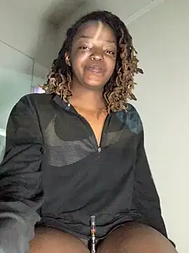 Snapshot of minimama69 chatting on 12.22.24 minimama69 online show from 12.22.24