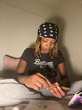 Snapshot of minimama69 chatting on 09.21.25 minimama69 online show from 09.21.25