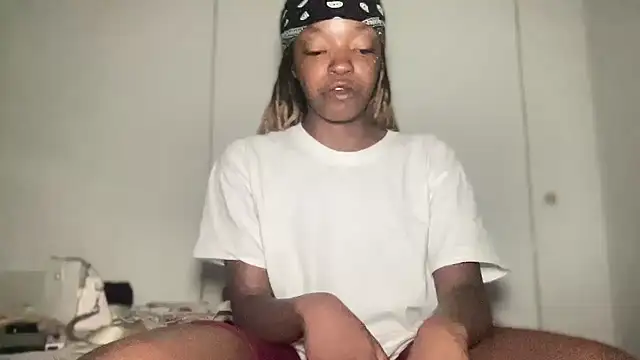 Snapshot of minimama69 chatting on 10.12.25 minimama69 online show from 10.12.25