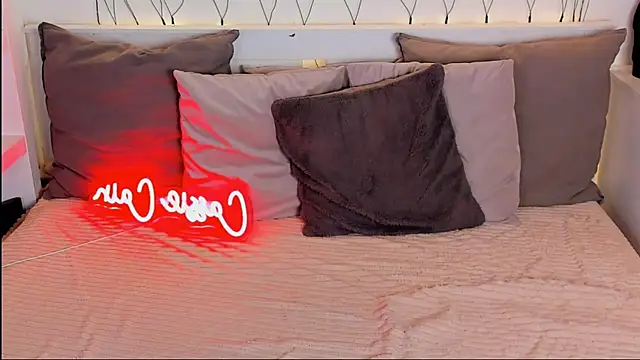 Snapshot of CassyCain chatting on 04.12.26 CassyCain online show from 04.12.26