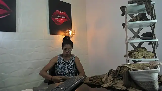 miss lucero1 online show from 03.13.25