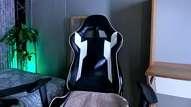 Mike 0233  online show from 03.19.25