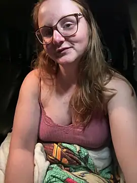 Snapshot of GingerSnap33 chatting on 12.04.24 GingerSnap33 online show from 12.04.24