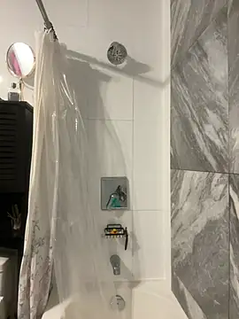 Snapshot of GingerSnap33 chatting on 12.29.24 GingerSnap33 online show from 12.29.24