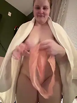 Snapshot of GingerSnap33 chatting on 01.28.25 GingerSnap33 online show from 01.28.25