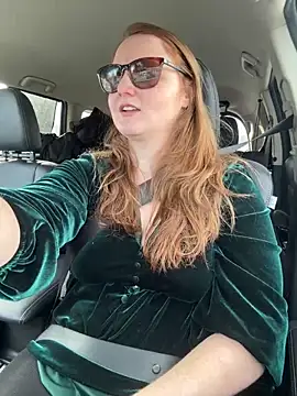 Snapshot of GingerSnap33 chatting on 02.01.25 GingerSnap33 online show from 02.01.25