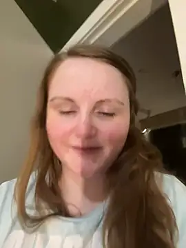 Snapshot of GingerSnap33 chatting on 02.04.25 GingerSnap33 online show from 02.04.25