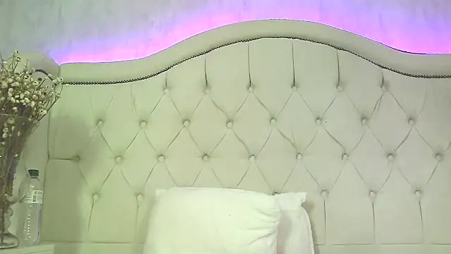 Snapshot of carolinesampaio chatting on 11.15.25 carolinesampaio online show from 11.15.25