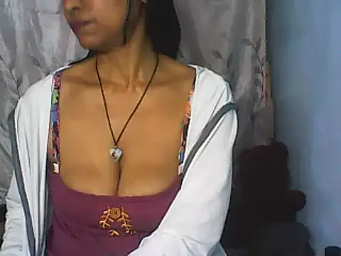 Snapshot of nene_belle chatting on 09.19.25 nene belle online show from 09.19.25