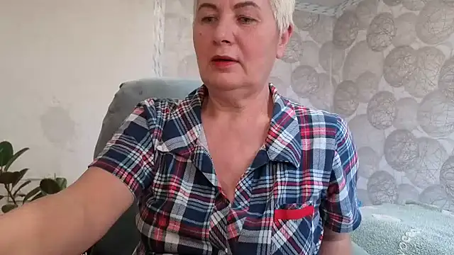 NicoleOlla online show from 11.10.25