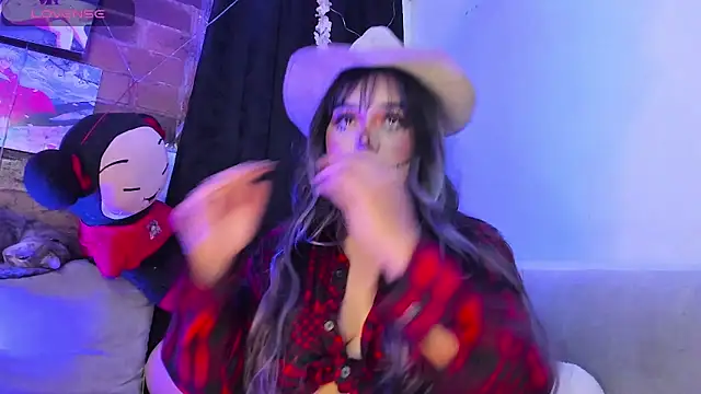 Snapshot of Pucaa_ chatting on 10.23.25 Pucaa online show from 10.23.25