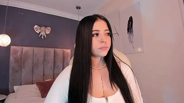 Snapshot of Maaiitee chatting on 12.21.24 Maaiitee online show from 12.21.24